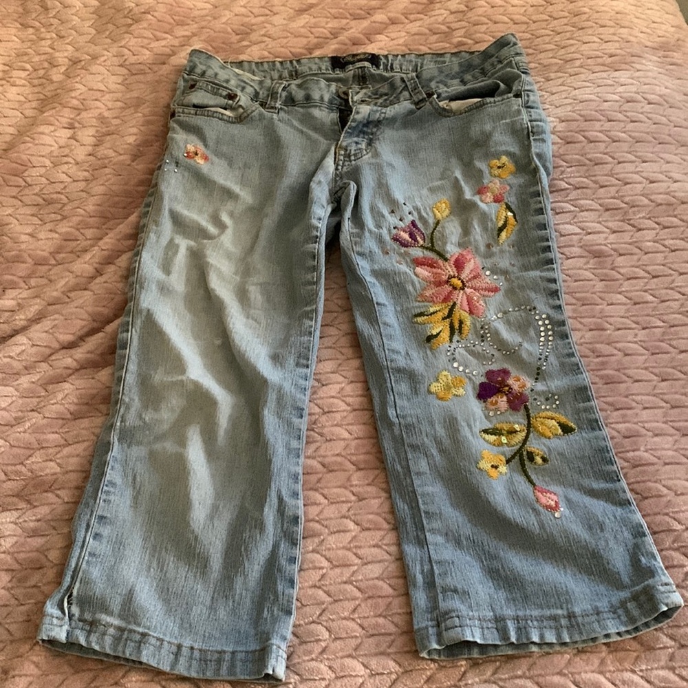 Light blue Jean capris with flower design size 5 not 4